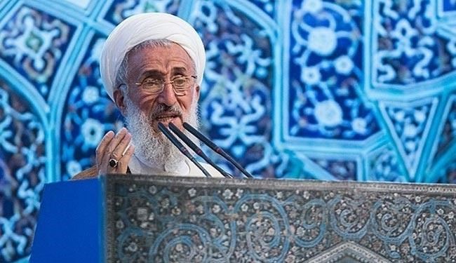 خطيب جمعة طهران يؤكد ضرورة تطوير قدرات ايران الدفاعية