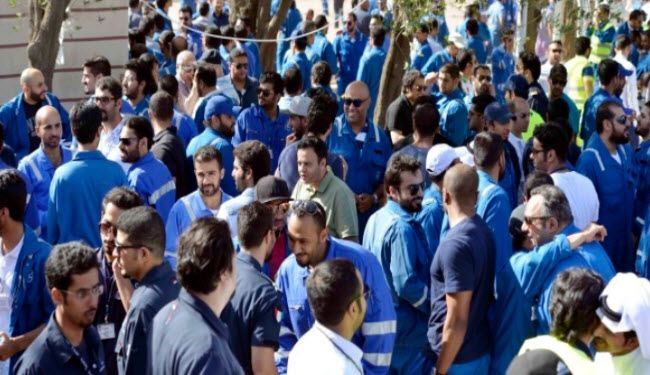 بالصور.. عمال النفط ينتفضون على الحكومة الكويتية