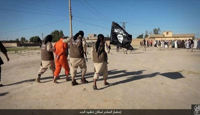 Graphic PICTURES: Daesh Beheads a Man in Iraq Accusing Him for Sorcery