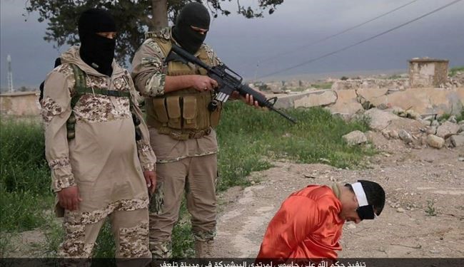 GRAPHIC PICS: Daesh Executes a Peshmerga in Tal Afar