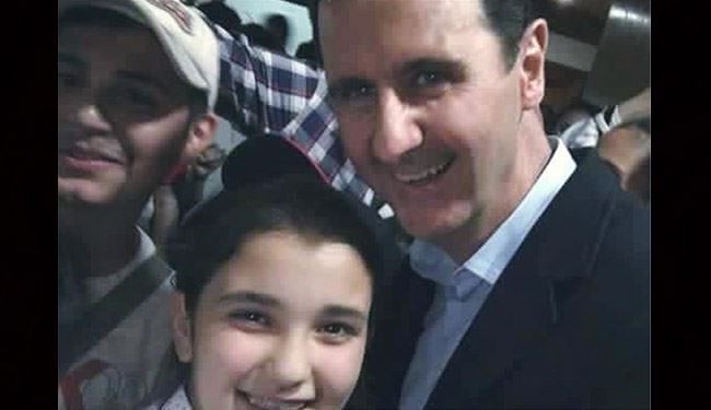بالصور؛ عشرات السيلفي مع الاسد وعائلته بظهور مفاجئ وسط دمشق