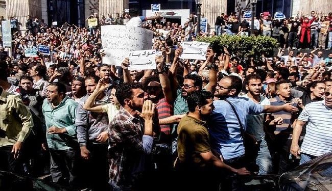 الخيانة والارهاب تهمة من يتظاهر احتجاجاً على بيع الجزر المصرية!