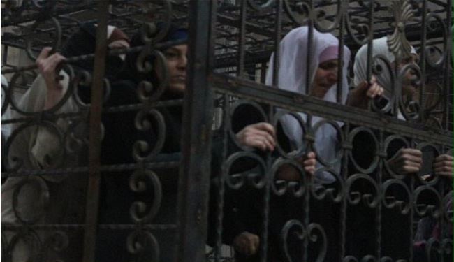 شیوۀ جدیدِ داعش برای مجازات زنان:حبس با جمجمه‌ !
