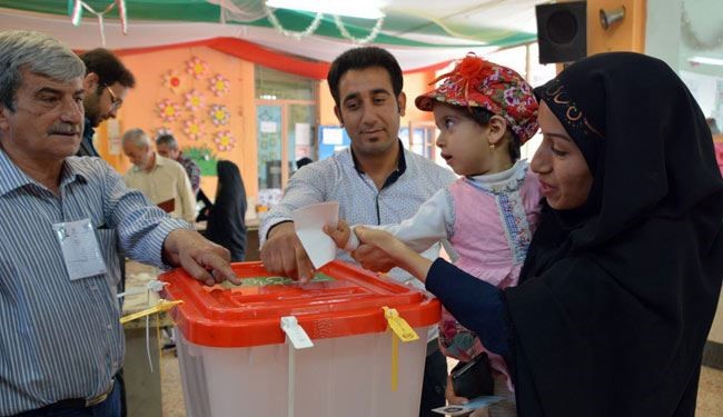 تمديد فترة التصويت في جولة الاعادة بالانتخابات الايرانية