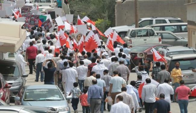 البحرينيون يطالبون بإنهاء استحواذ آل خليفة على السلطة+صور