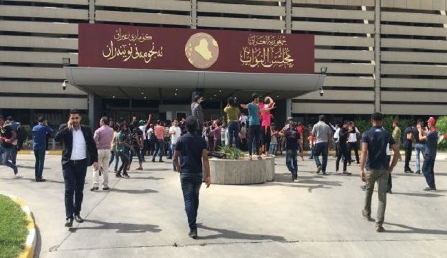 أنباء عن وصول عدد من المتظاهرين الى مجلس الوزراء