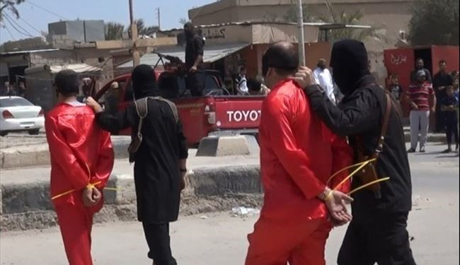 Daesh Executes 2 Men Accused of Carrying Food to Deir Ezzur City