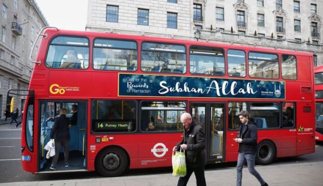 لماذا تضع حافلات لندن ملصقات كتب عليها 