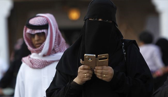 Saudi Women Sentence to Jail, Lash if They Checking Husband Phone without Permission