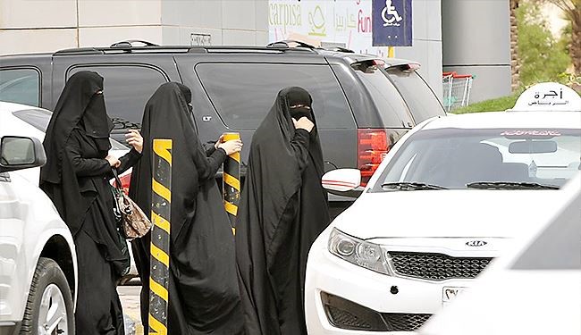السعوديات يتذوقن الحرية مع تقليص دور المطاوعة
