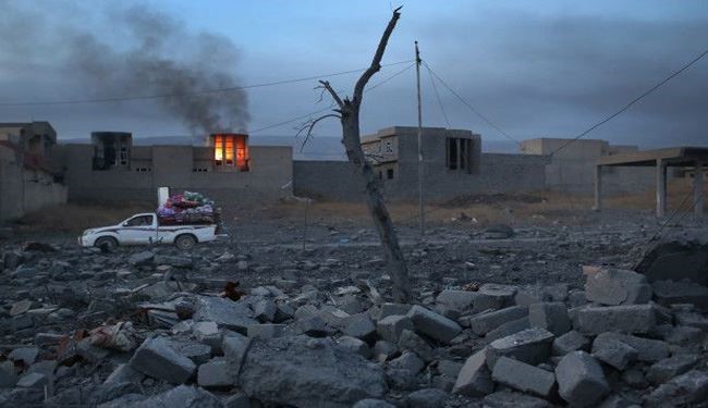 ISIL Burning Farms, Exploding Buildings While Retreating in Raqqa Battlefields