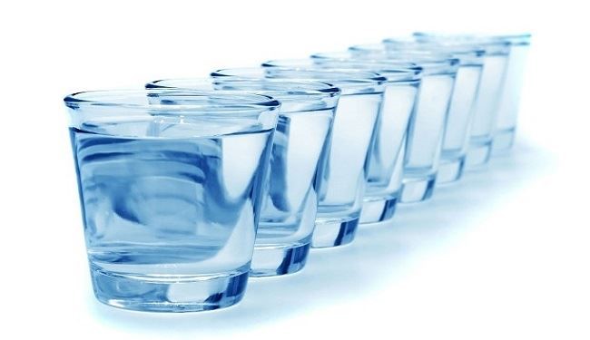 هل أنت بحاجة لشرب لترين من الماء يوميًا لتبقى بصحة جيدة؟