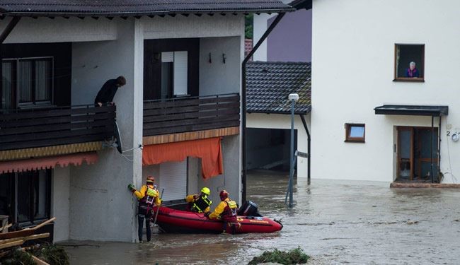 هولاند يعلن حالة الطوارئ في فرنسا