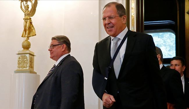 PHOTOS: Russian FM Lavrov Injures Hand in Football Game