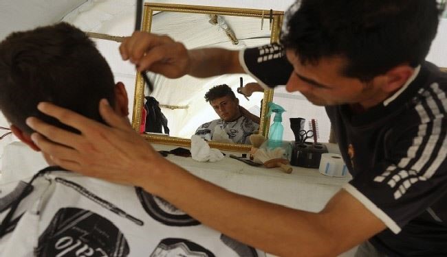 عاد للحلاقة بعد تحرير قريته من داعش...