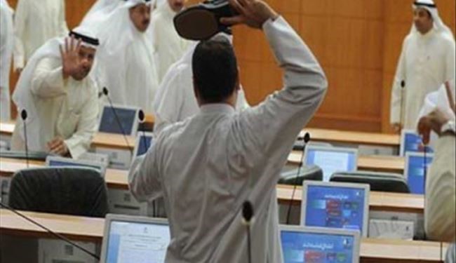دمپایی پرانی، مجلس کویت را تعطیل کرد!