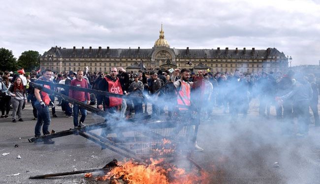 مواجهات عنيفة في باريس تتخلل التظاهرة ضد الحكومة