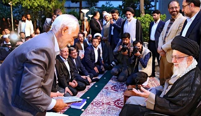 قائد الثورة الاسلامية يستضيف جمعا من الشعراء +صور