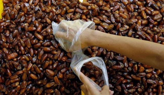 المغربيون يحتجون على التمور 