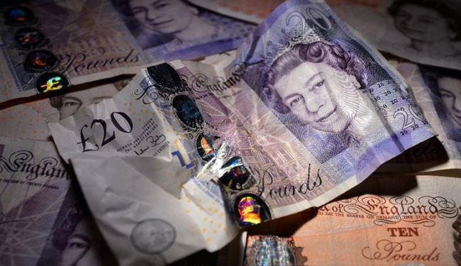 Pound Slumps to More than 30 Year Low against Dollar