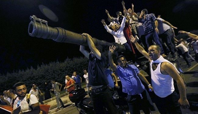 درگیری پلیس ترکیه با کودتاچیان در استانبول و قونیه