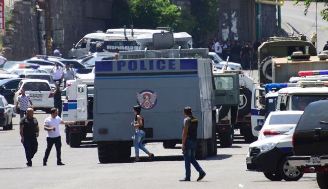 VID: 2nd Day of Hostage taking in Yerevan police station, 1 Killed 1 Freed