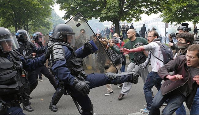 Clashes Erupt between French Police, Protesters after Youth Dies in Police Custody