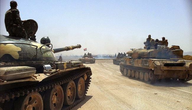 Syrian Army Tanks Target ISIL Strongholds in Northern Palmyra