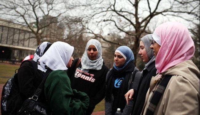محاكمة بريطاني بعد تمزيقه حجاب مسلمة +صورة