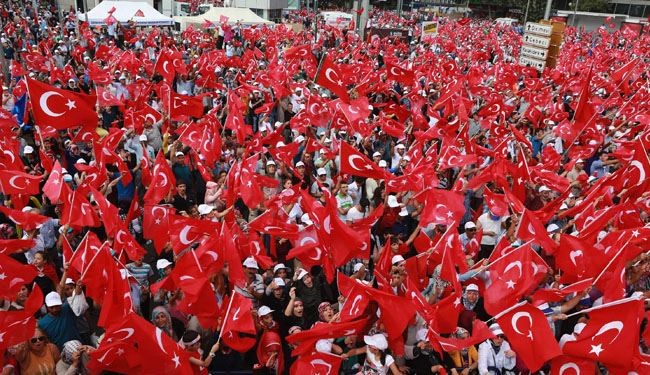 مئات الاف الاتراك يشاركون في آخر تجمع في اسطنبول
