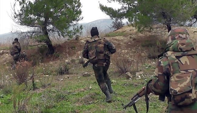 Syrian Army Destroys ISIL's Hideouts near Panorama Southwest of Deir Ezzur
