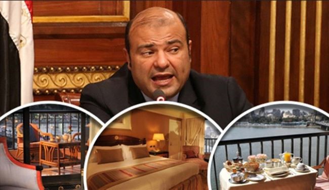 وزير الفقراء في مصر يقيم بفندق فاخر ويدفع 800 دولار في الليلة!