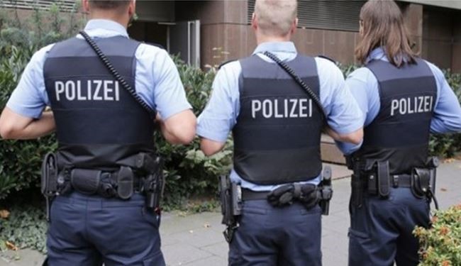 ألمانية استدعت الشرطة لزوجها وهو نائم.. تعرف على السبب