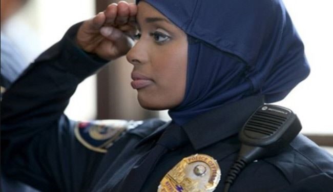 ما السبب وراء السماح للشرطيات الاسكتلنديات بارتداء الحجاب؟