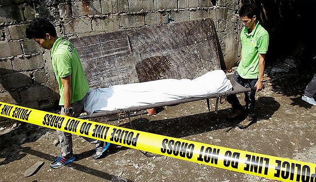 بالصور؛ هكذا تتعامل سلطات الفلبين مع تجار المخدرات..