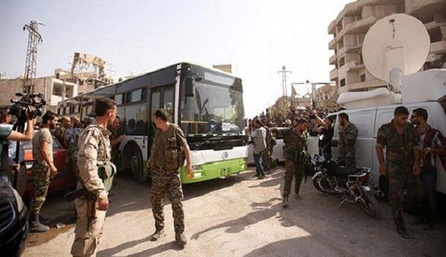 وزير الدفاع السوري يتفقد داريا والمسلحون وصلوا إلى إدلب