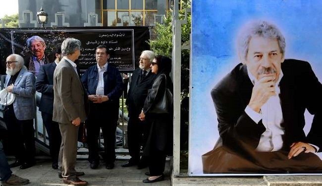 بالصور؛ مراسم تشییع الفنان الإيراني 