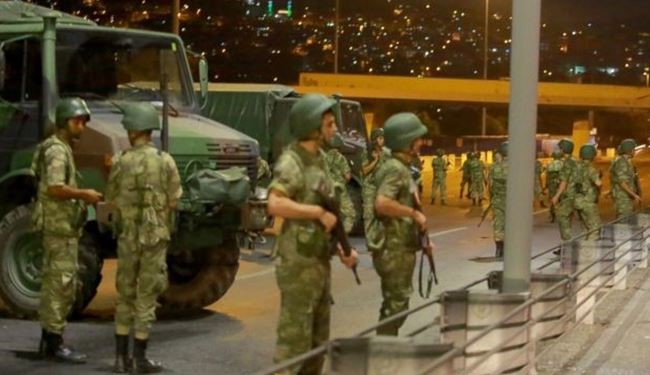 تركيا تفصل 820 عسكريا على خلفية المحاولة الانقلابية
