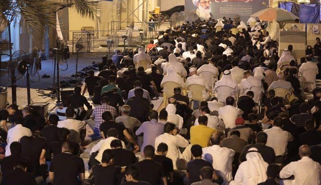 البحرينيون يؤدون صلاة الجمعة في الدراز بعد منعها 6 أسابيع