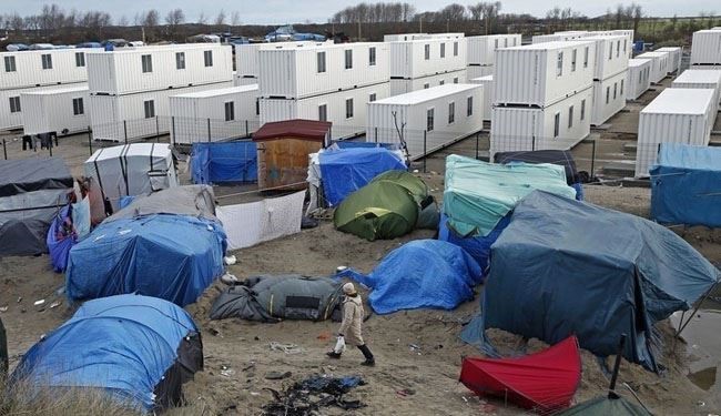 باريس تعتزم تفكيك مخيم كاليه للاجئين كليا