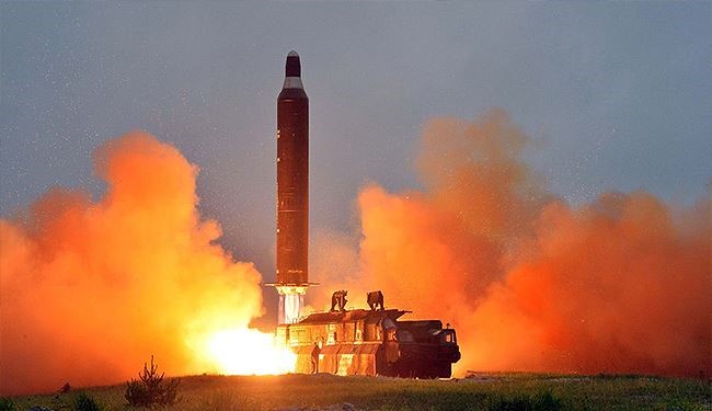 بيونغ يانغ تطلق 3 صواريخ بالستية قبالة سواحلها الشرقية