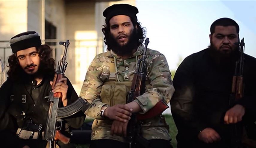 داعش يمزق قميص ميسي ويجلد شبانا يلعبون كرة القدم بالموصل!