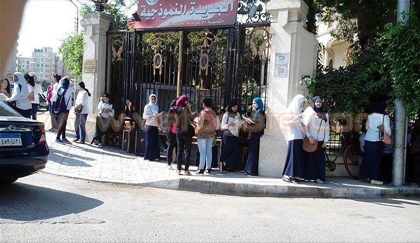شرطة سرية أمام مدارس البنات في مصر لمنع المعاكسات!