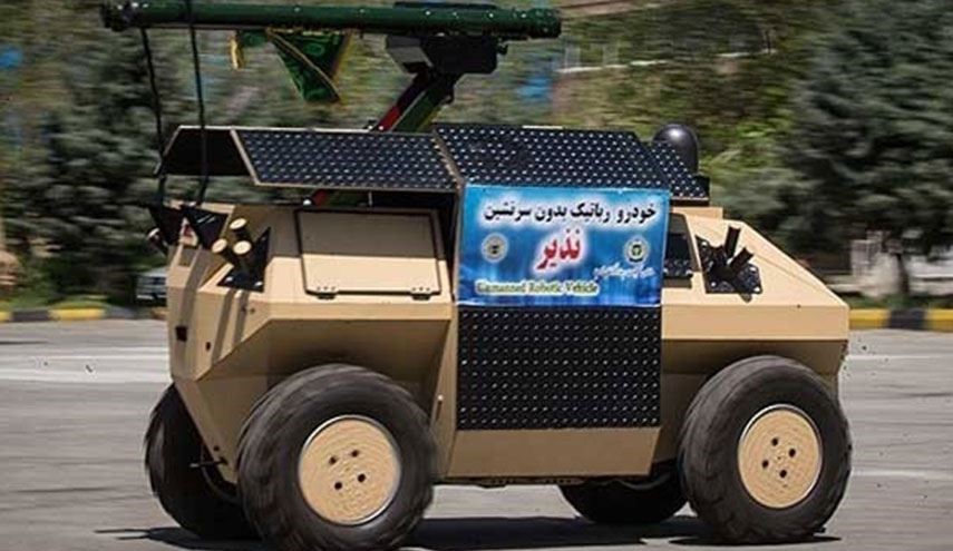 الجيش الايراني يدشن 3 منجزات منها عربة روبوت مسلحة