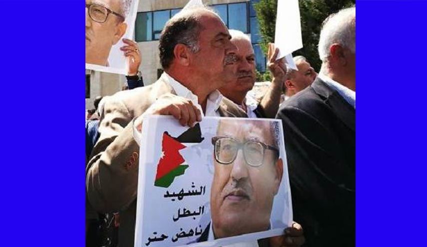 غداة اغتيال حتر...اردنيون يطالبون باستقالة الحكومة