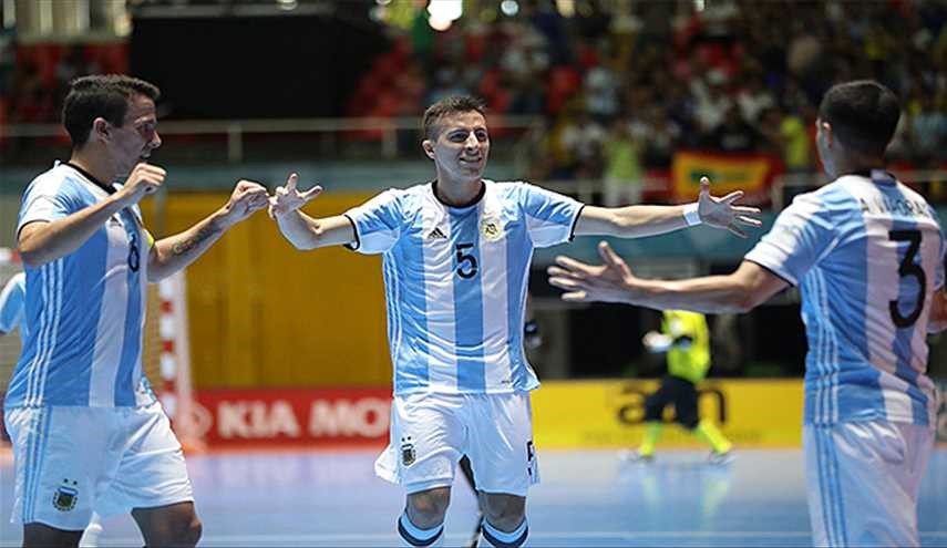 بالصور؛ الأرجنتين تتوج لأول مرة بكأس العالم لكرة الصالات