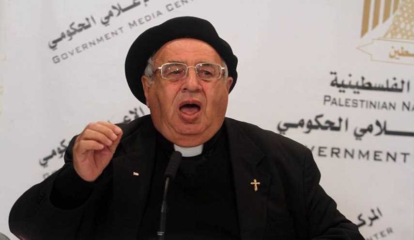 الأب منويل مسلم يطالب برحيل عباس لحضوره جنازة بيريس