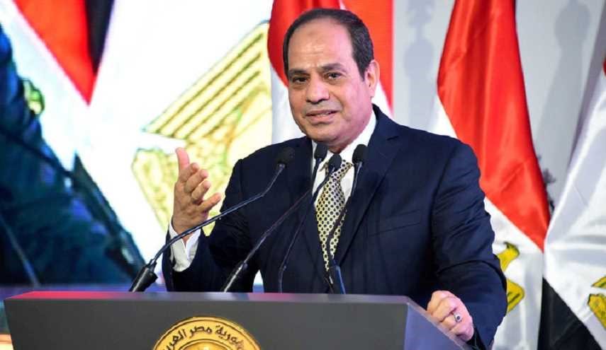 الرئيس المصري يعد بمراجعة قانون التظاهر