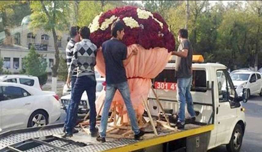 Who Dedicated Biggest Bunch of Flower to New President of Lebanon?