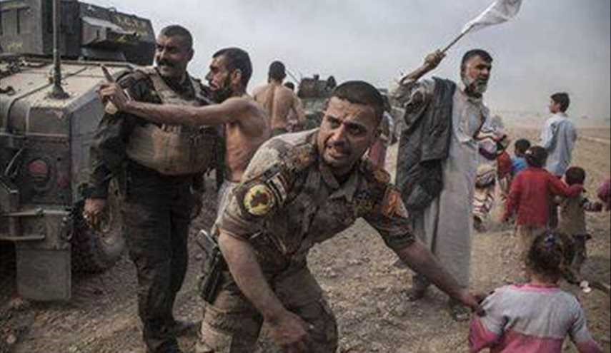 بالصور ..القوات العراقية تهرع لمساعدة النازحين في الرطبة